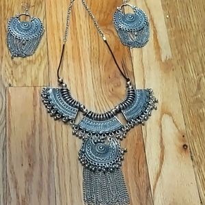 Necklace earring set